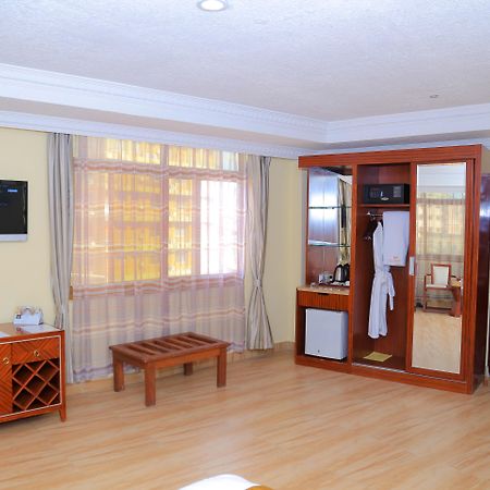 Tiffany Diamond Hotels Ltd - Indira Gandhi Street Дар-эс-Саламе Экстерьер фото
