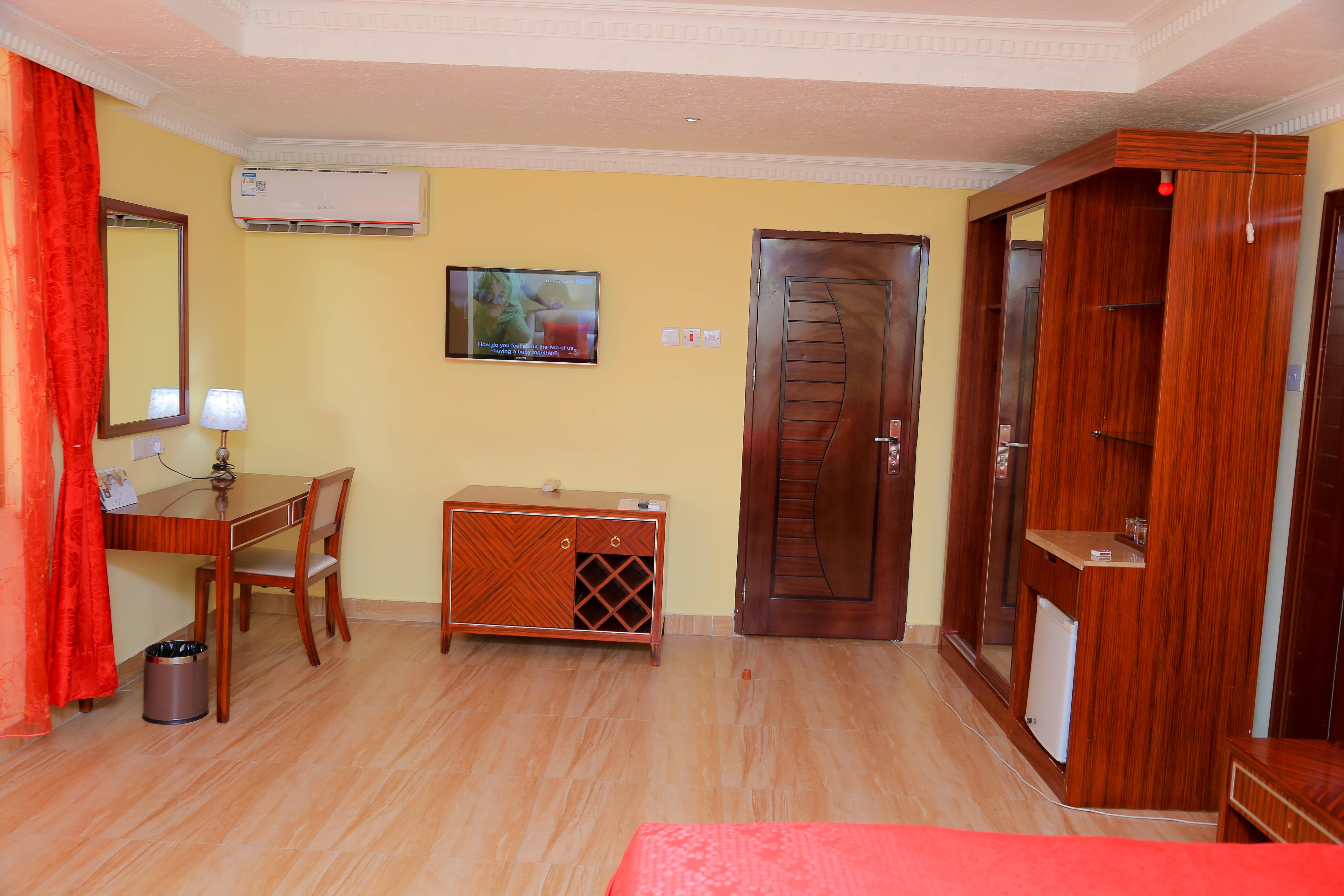 Tiffany Diamond Hotels Ltd - Indira Gandhi Street Дар-эс-Саламе Экстерьер фото
