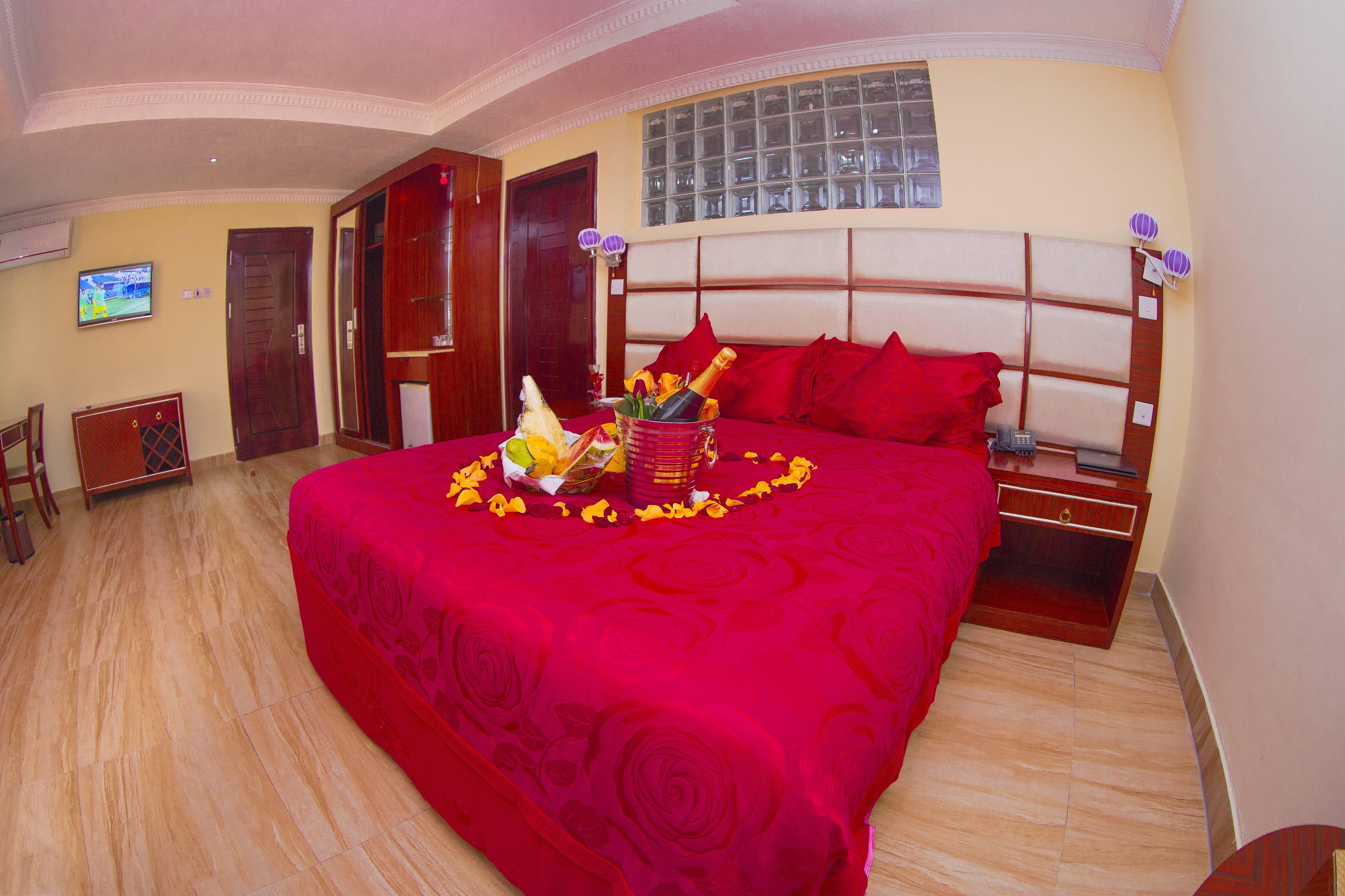 Tiffany Diamond Hotels Ltd - Indira Gandhi Street Дар-эс-Саламе Экстерьер фото