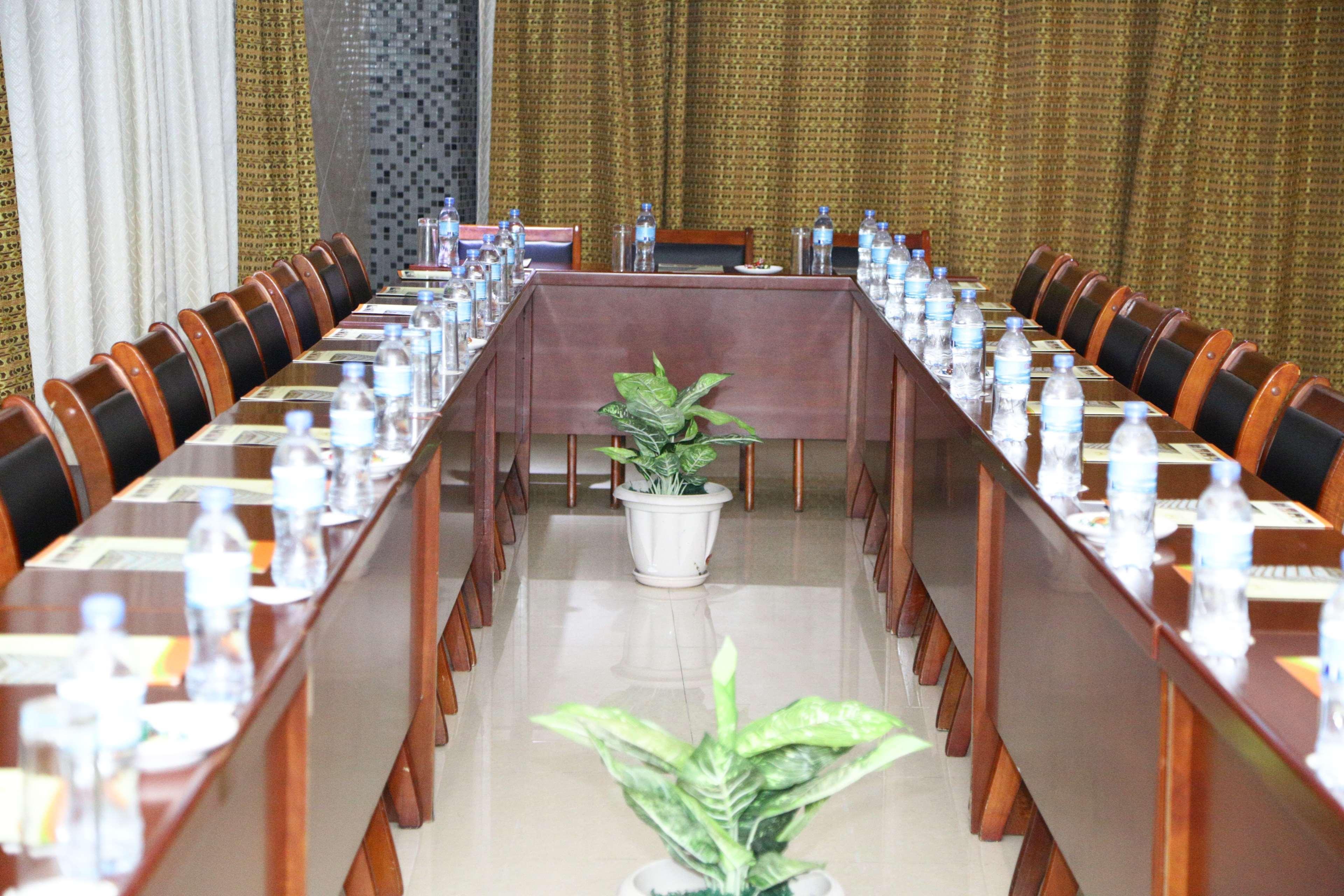 Tiffany Diamond Hotels Ltd - Indira Gandhi Street Дар-эс-Саламе Экстерьер фото