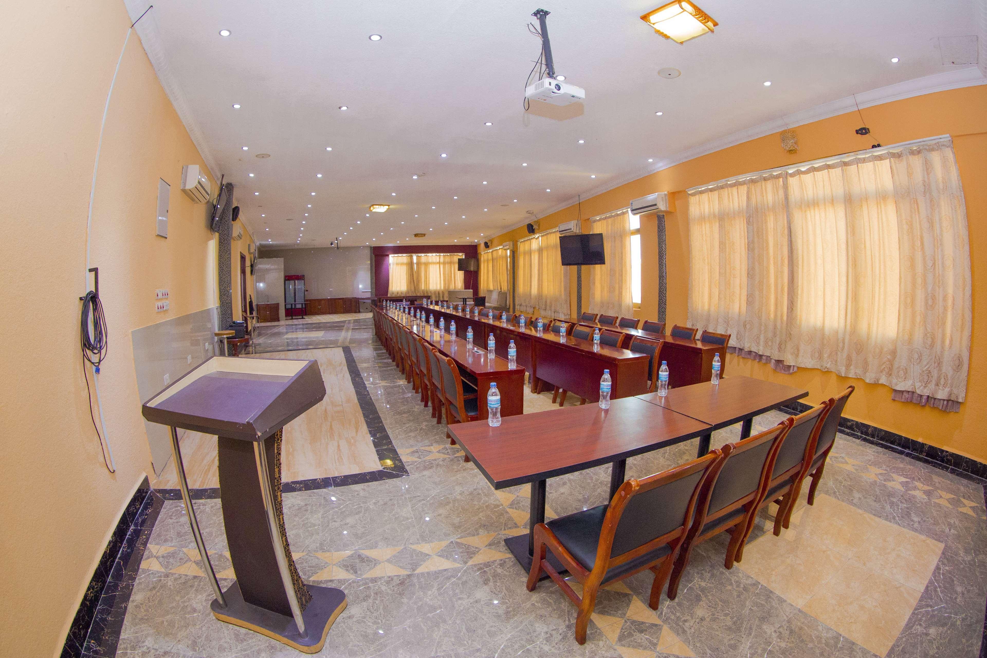 Tiffany Diamond Hotels Ltd - Indira Gandhi Street Дар-эс-Саламе Экстерьер фото