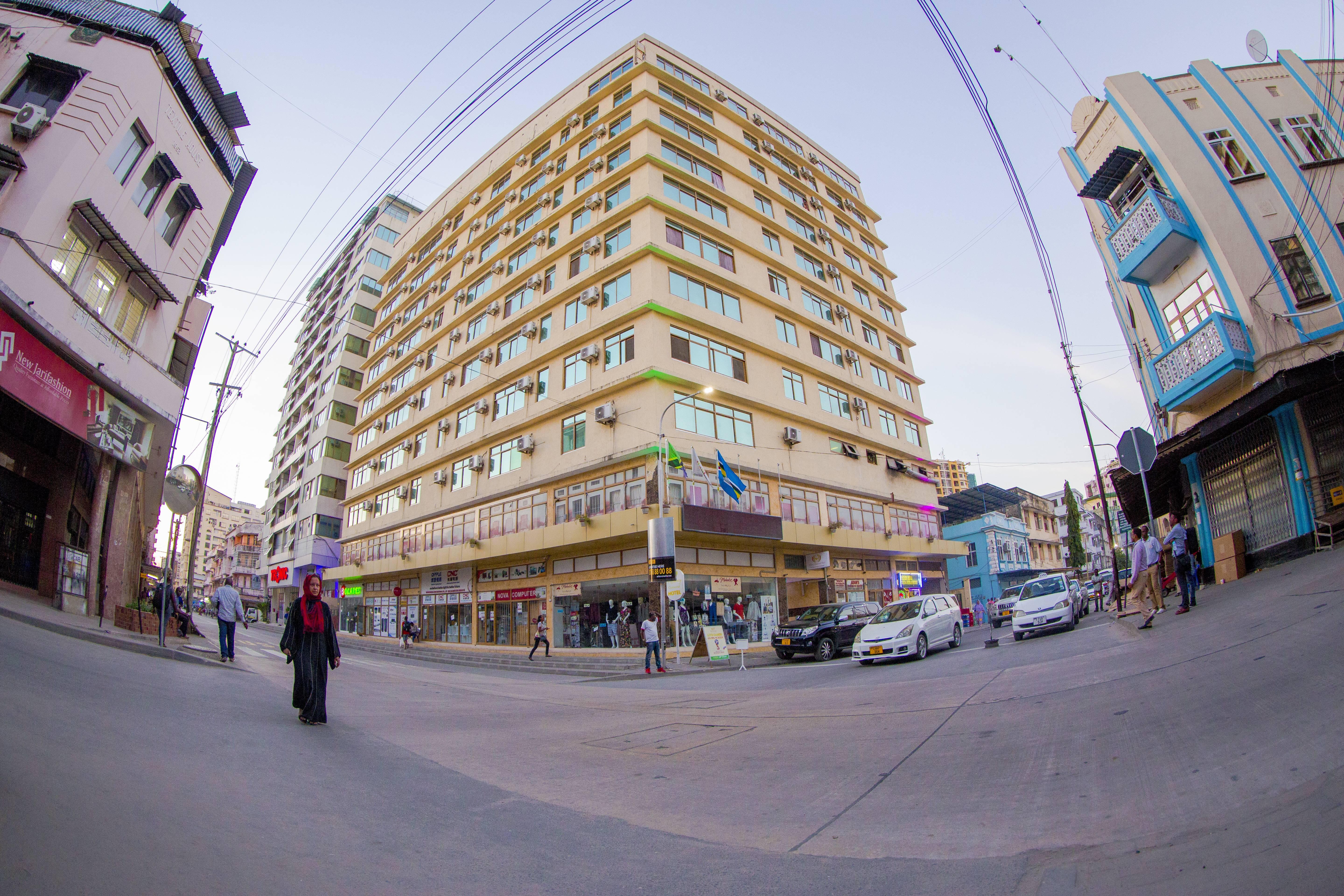 Tiffany Diamond Hotels Ltd - Indira Gandhi Street Дар-эс-Саламе Экстерьер фото
