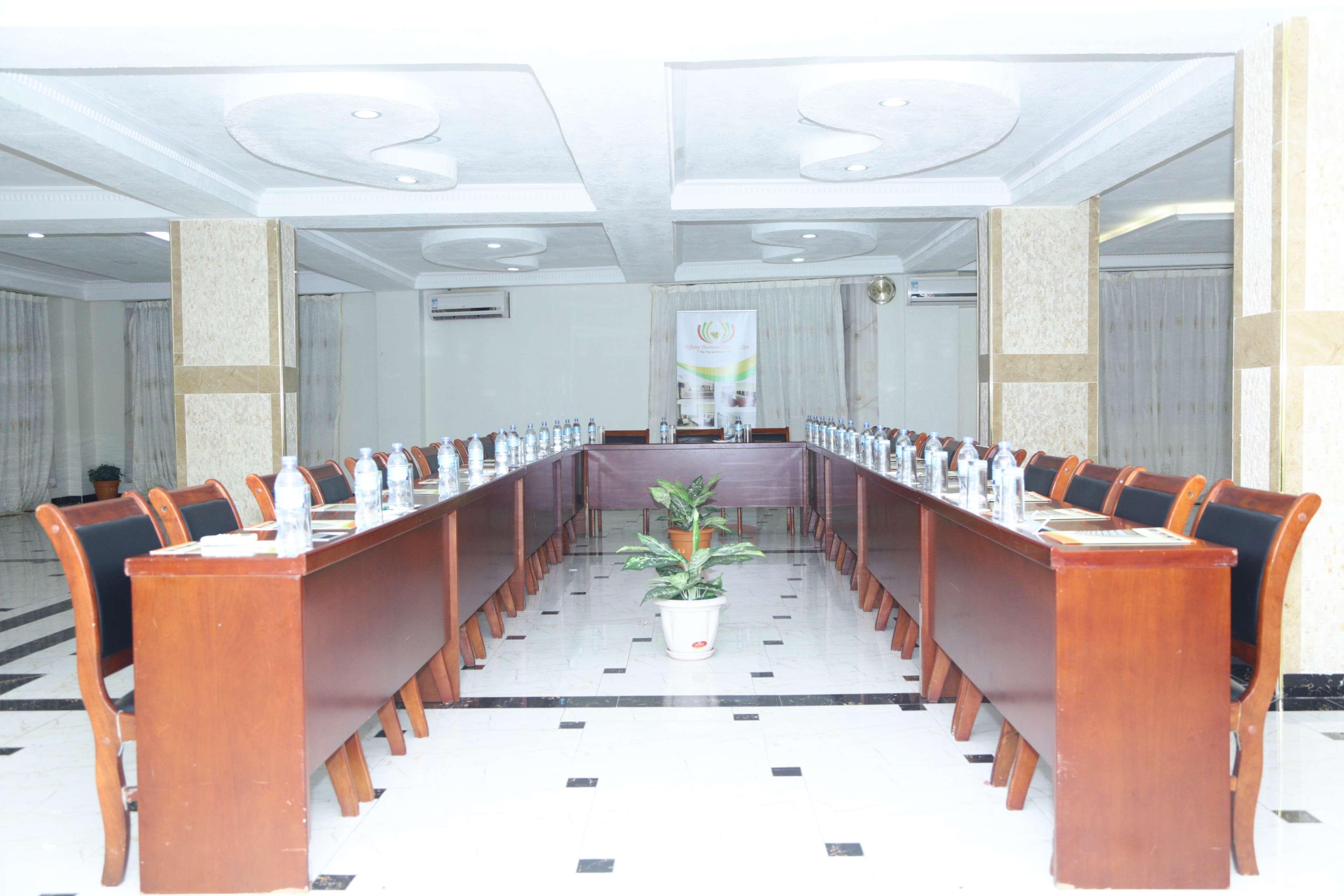 Tiffany Diamond Hotels Ltd - Indira Gandhi Street Дар-эс-Саламе Экстерьер фото