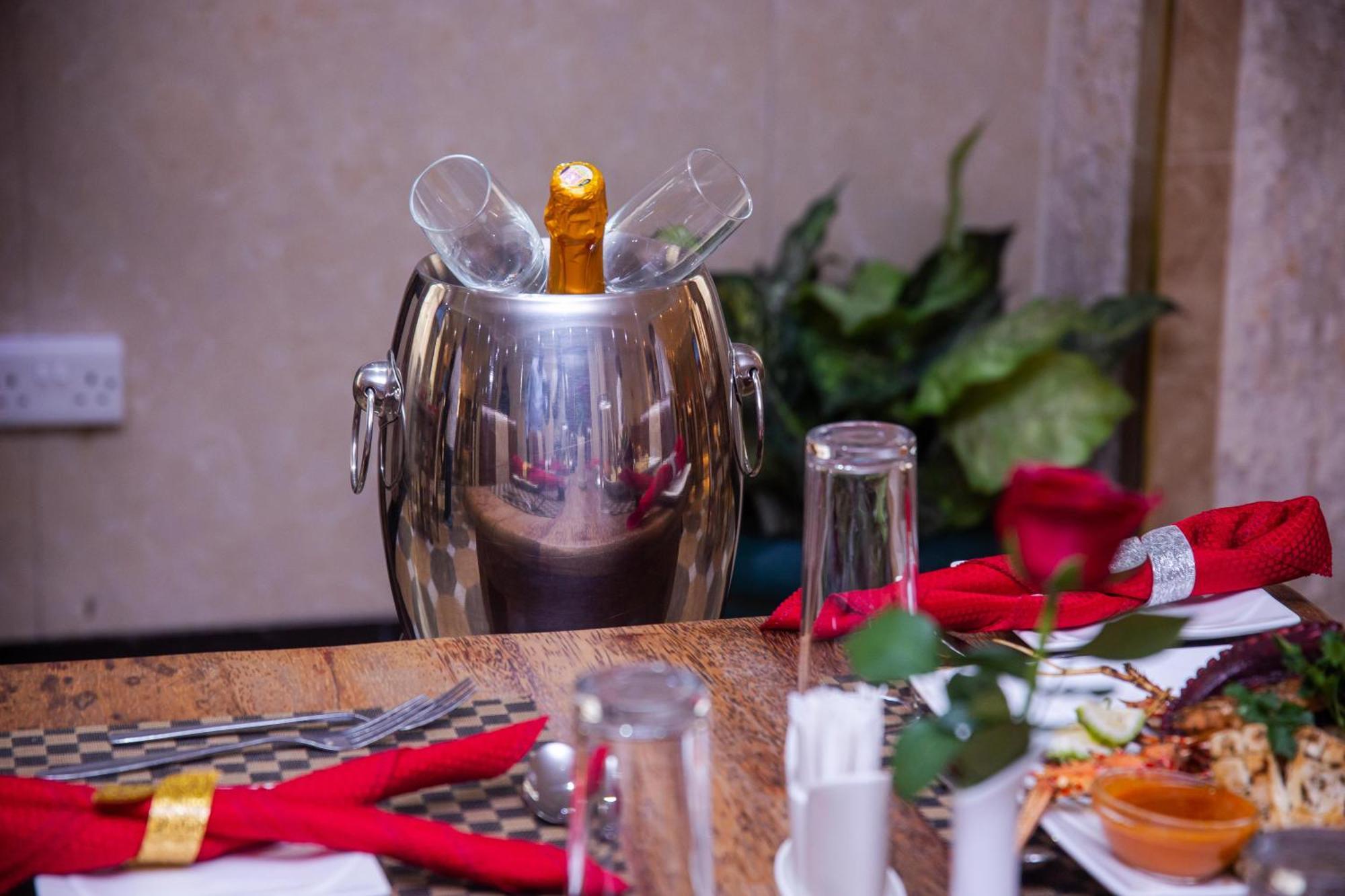 Tiffany Diamond Hotels Ltd - Indira Gandhi Street Дар-эс-Саламе Экстерьер фото