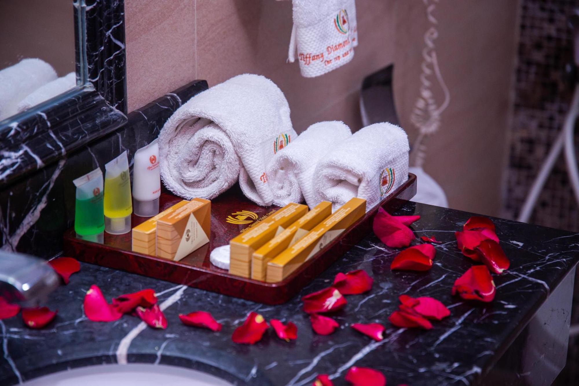 Tiffany Diamond Hotels Ltd - Indira Gandhi Street Дар-эс-Саламе Экстерьер фото