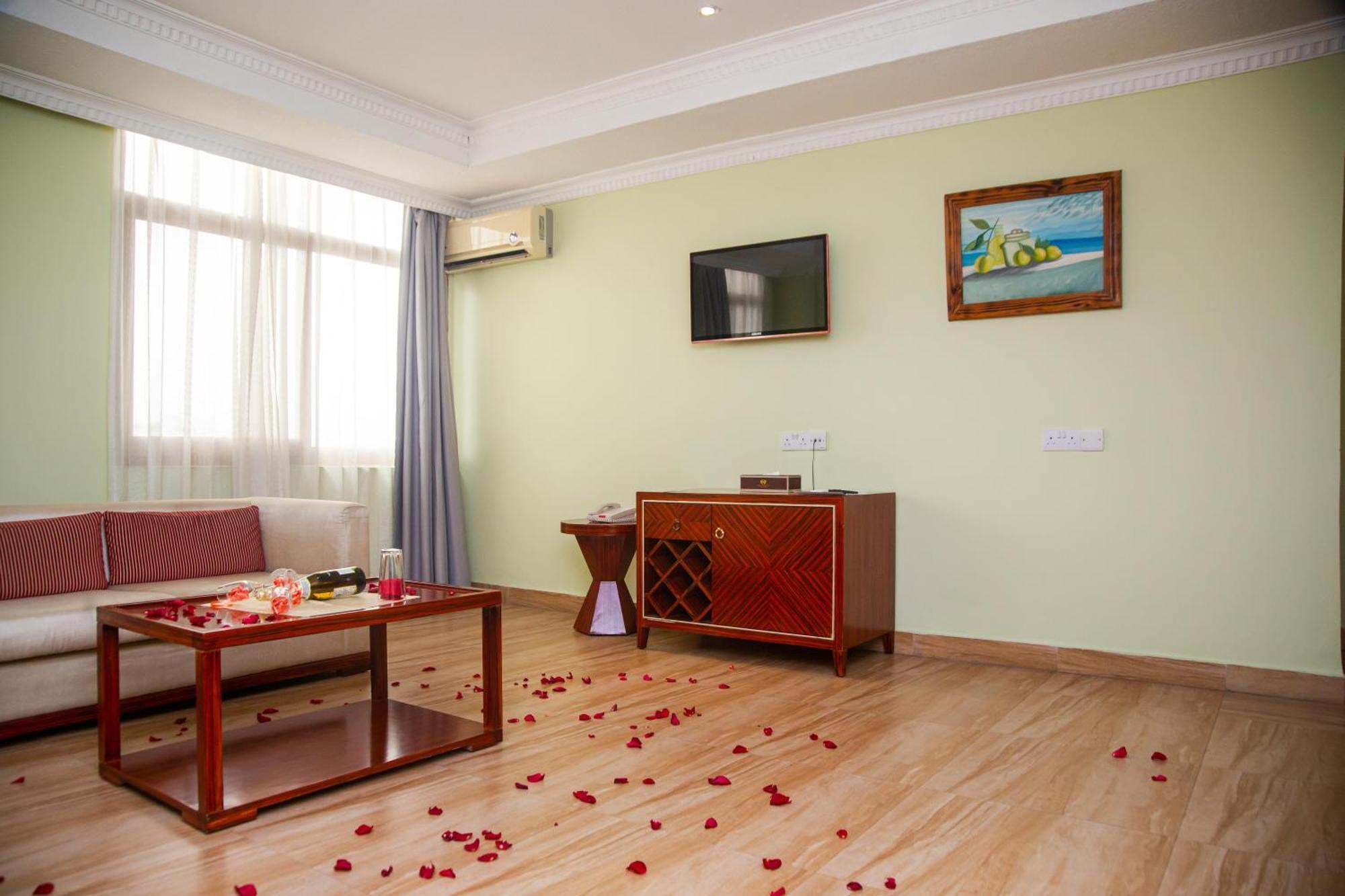 Tiffany Diamond Hotels Ltd - Indira Gandhi Street Дар-эс-Саламе Экстерьер фото