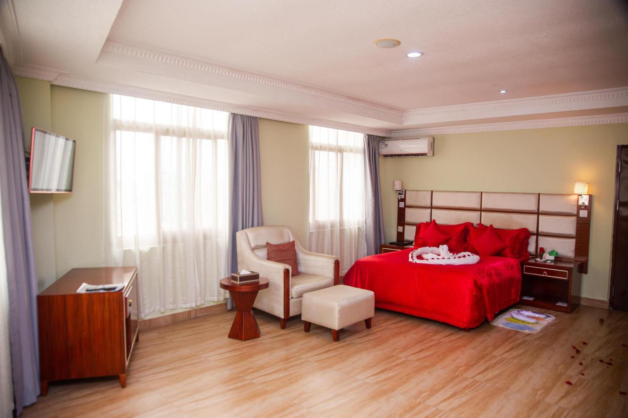 Tiffany Diamond Hotels Ltd - Indira Gandhi Street Дар-эс-Саламе Экстерьер фото