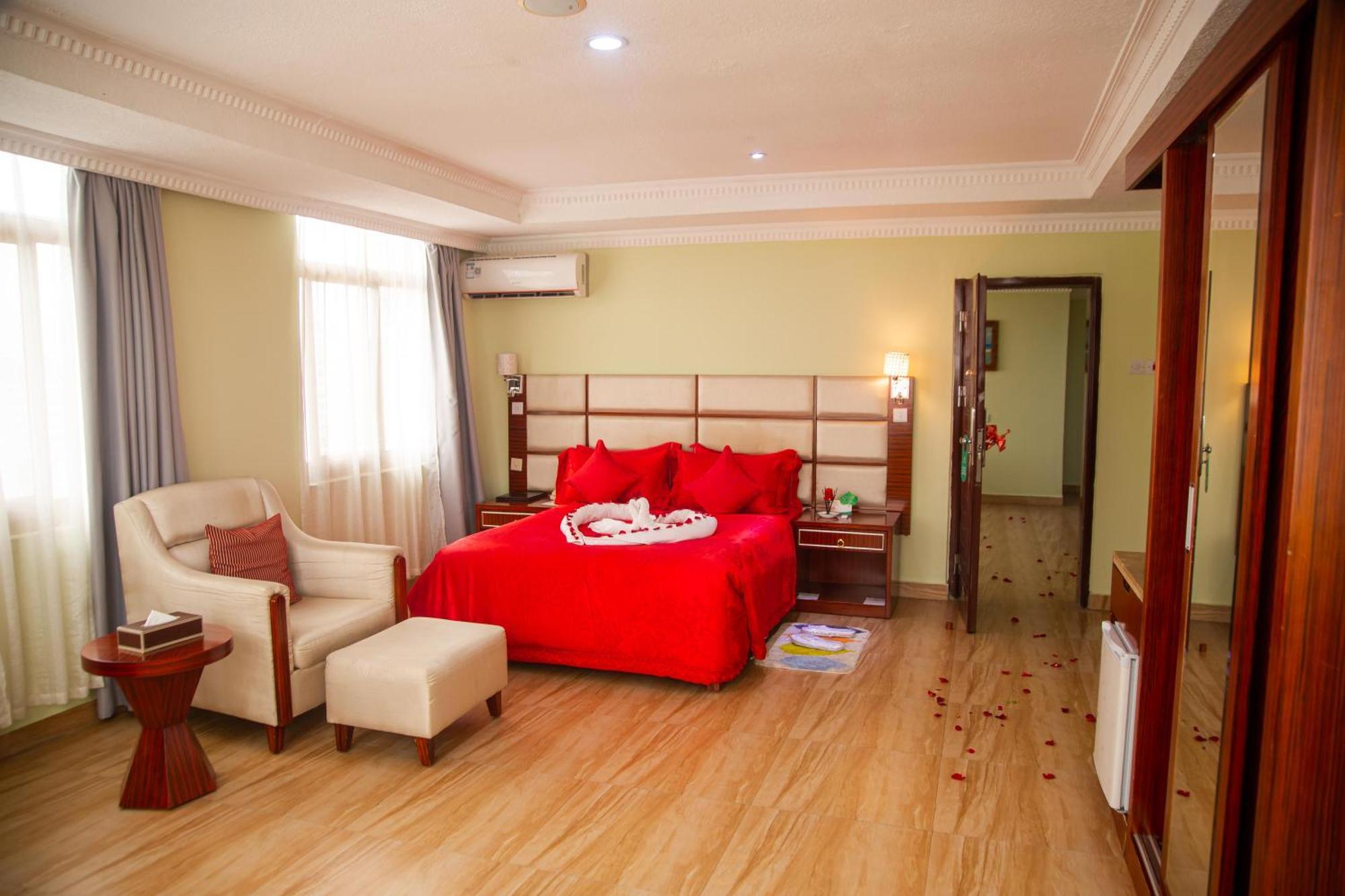 Tiffany Diamond Hotels Ltd - Indira Gandhi Street Дар-эс-Саламе Экстерьер фото