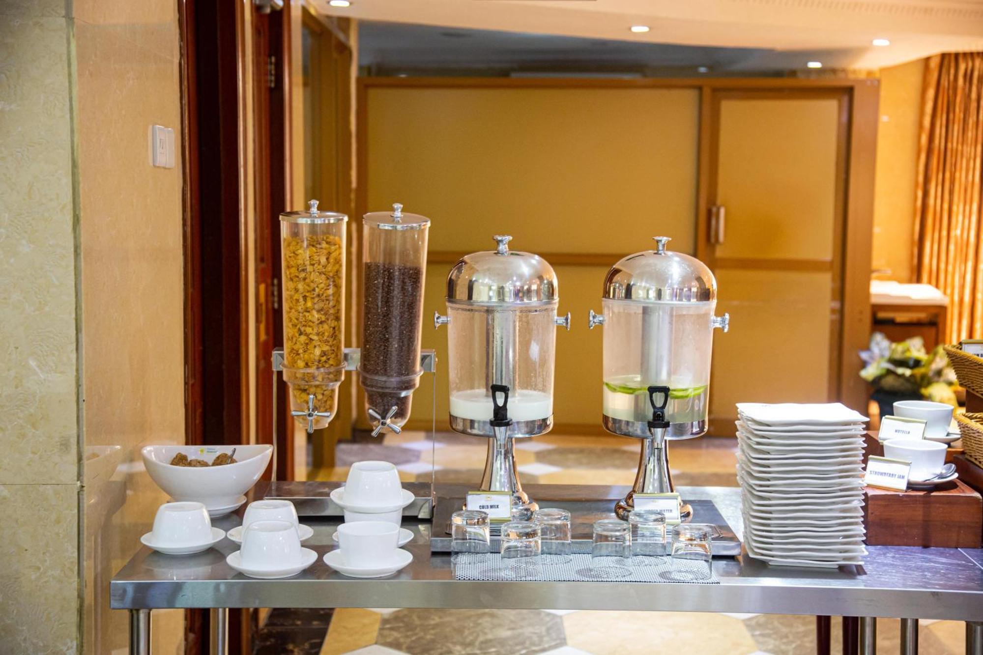 Tiffany Diamond Hotels Ltd - Indira Gandhi Street Дар-эс-Саламе Экстерьер фото